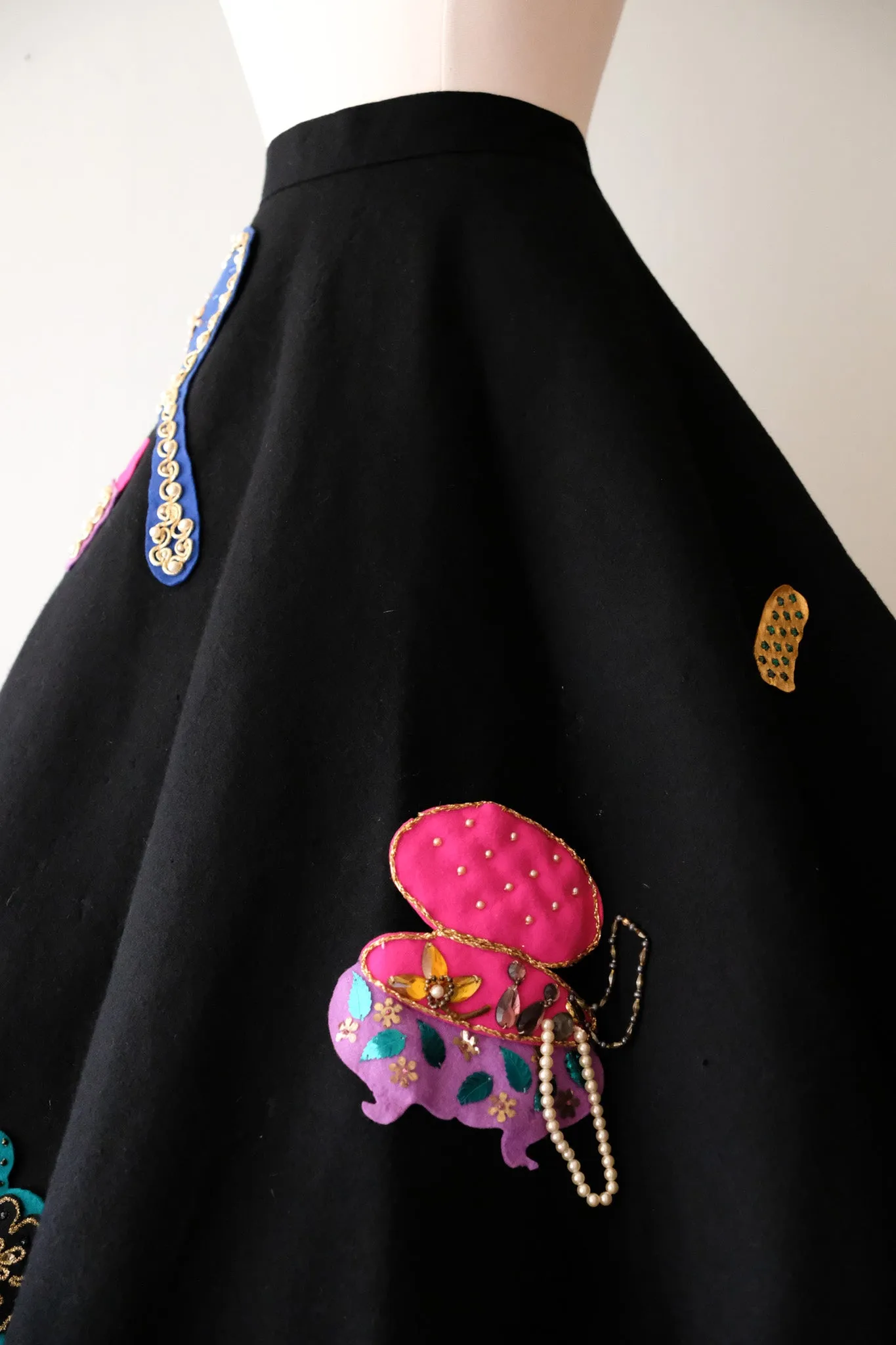 Vintage 1950s Novelty Print Maquillage Felt Appliqué Skirt by Margie Webb, Size XS