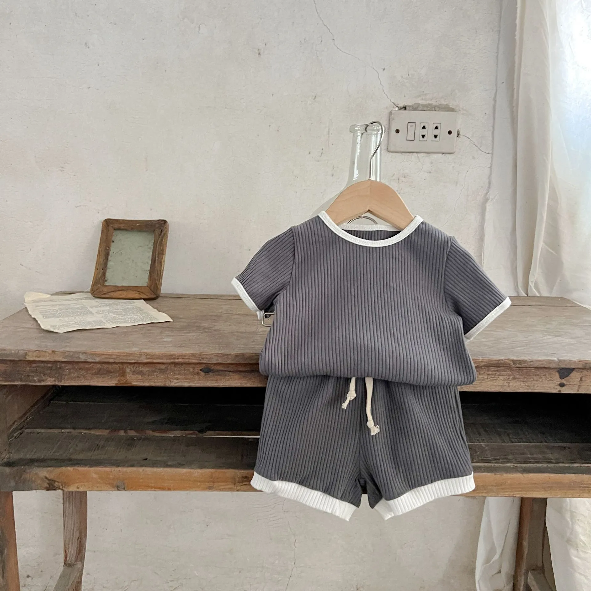 Contrast T-Shirt and Drawstrings Shorts Set