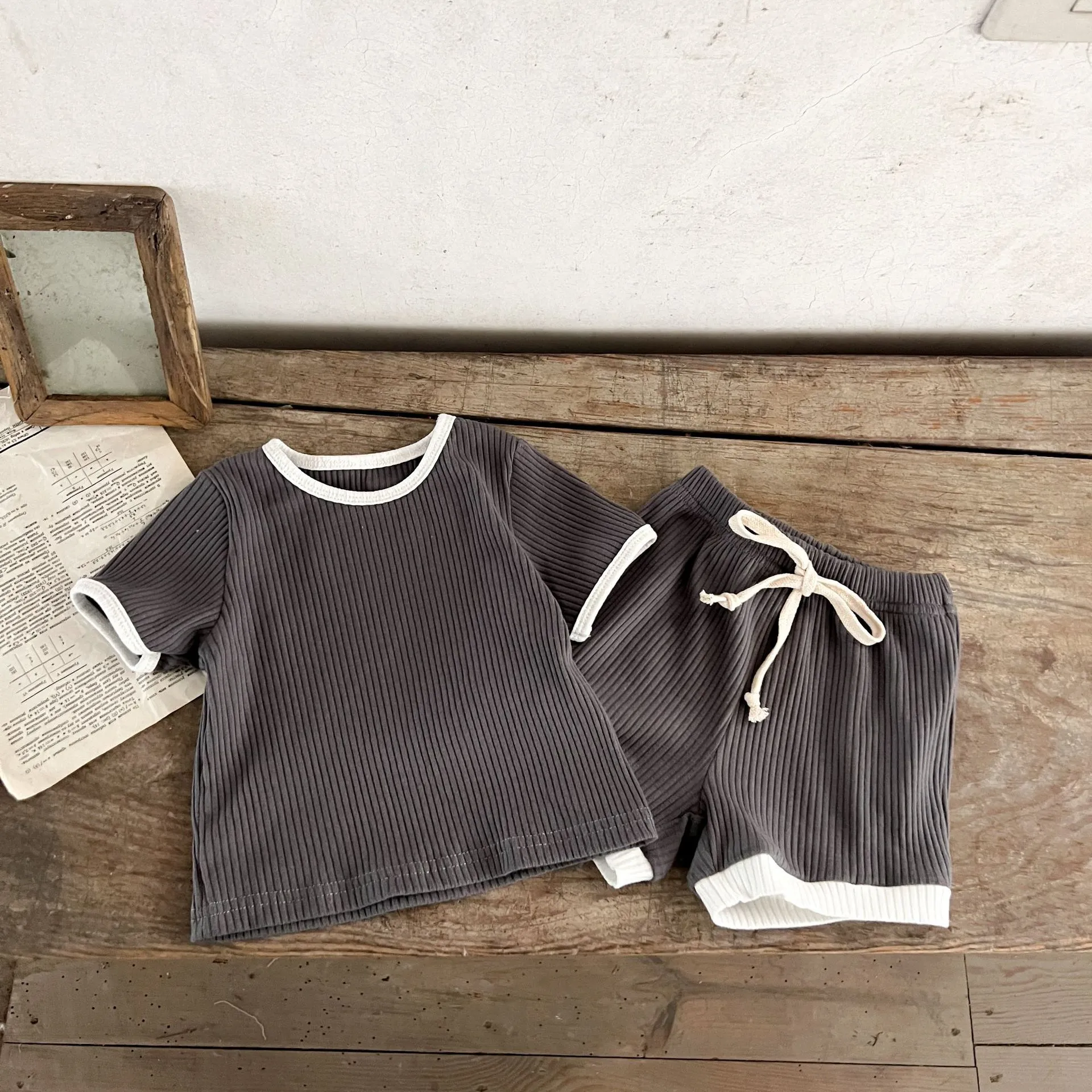 Contrast T-Shirt and Drawstrings Shorts Set