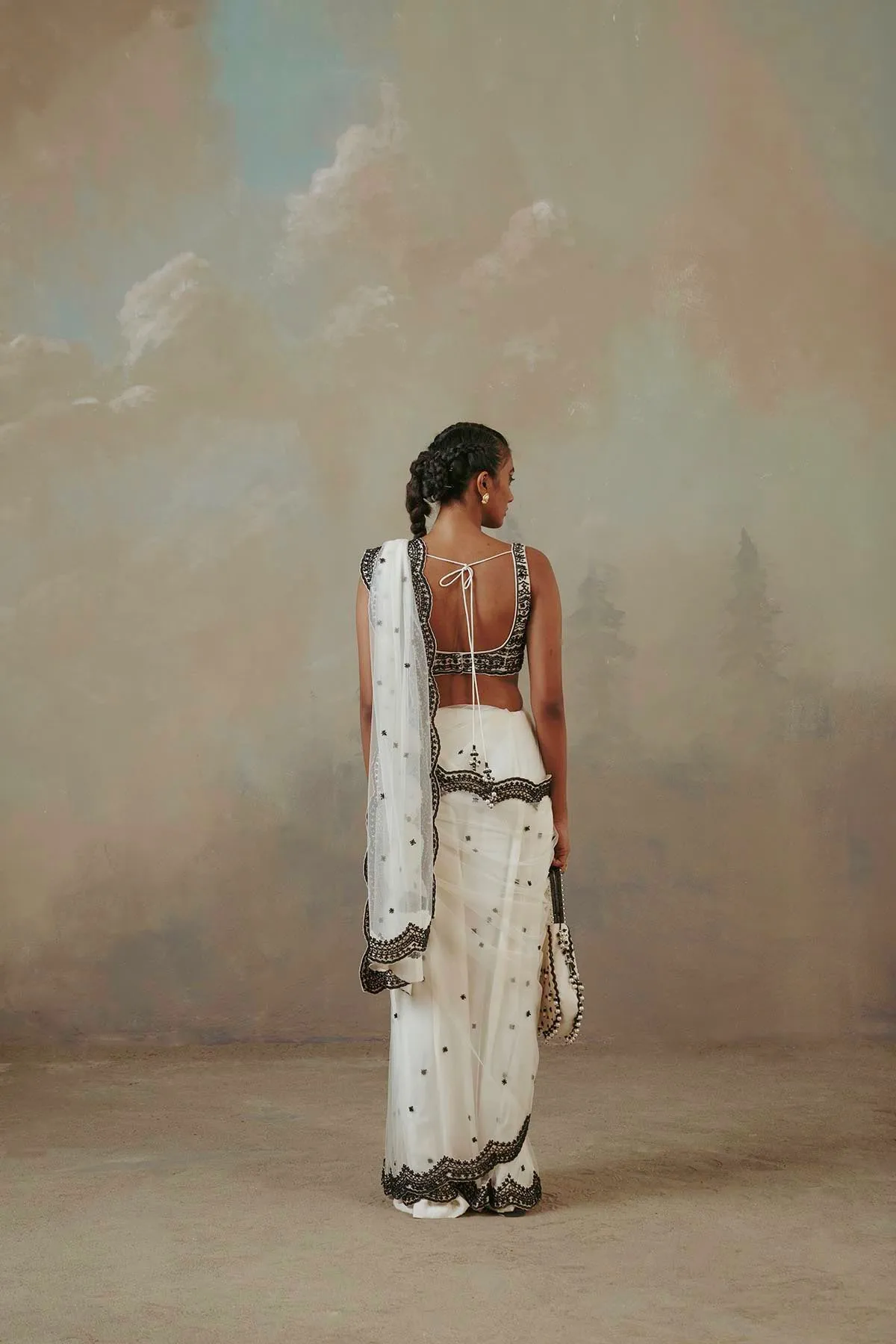 Ebony & Ivory Scalloped Saree