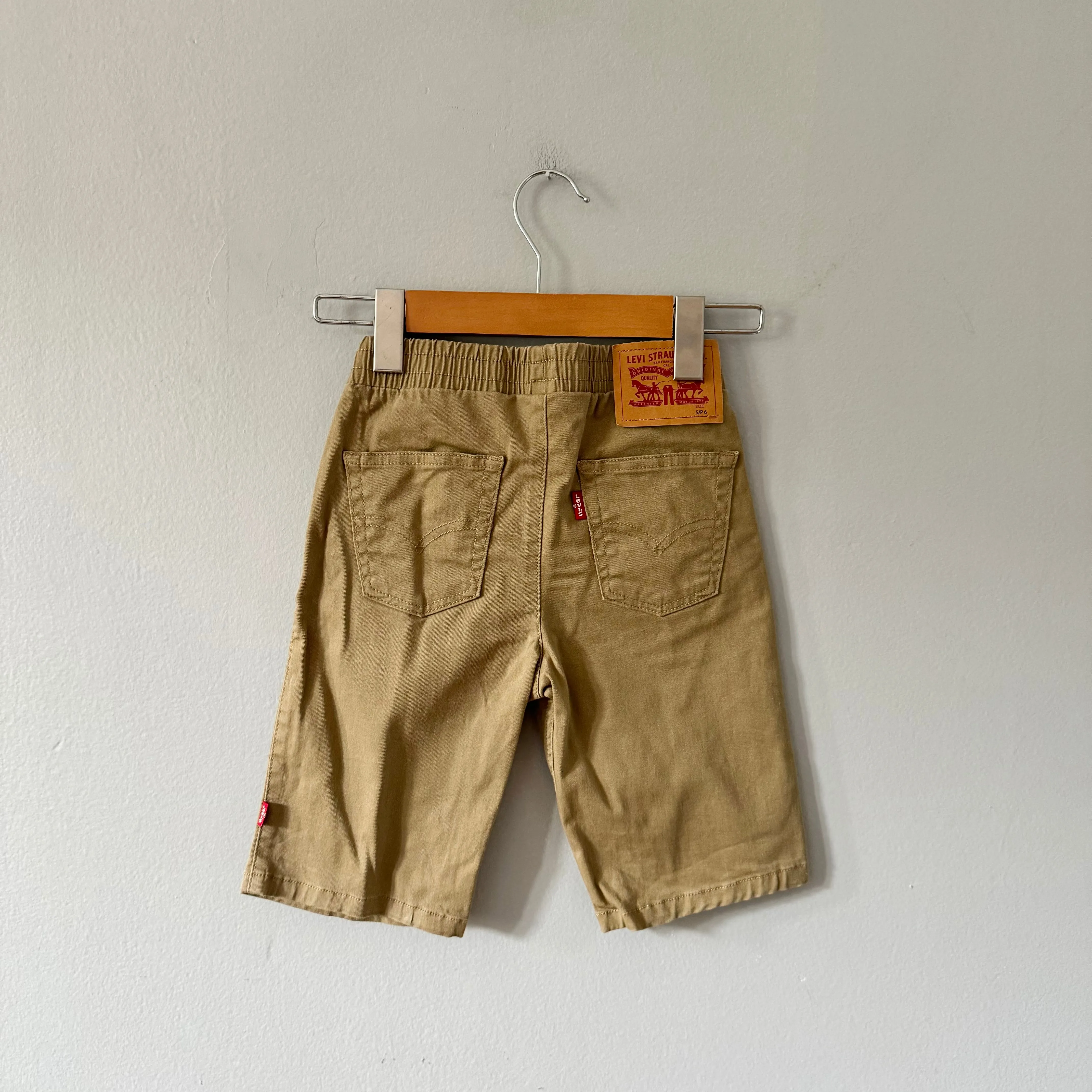 Levi's / Chino stretch shorts / 6Y