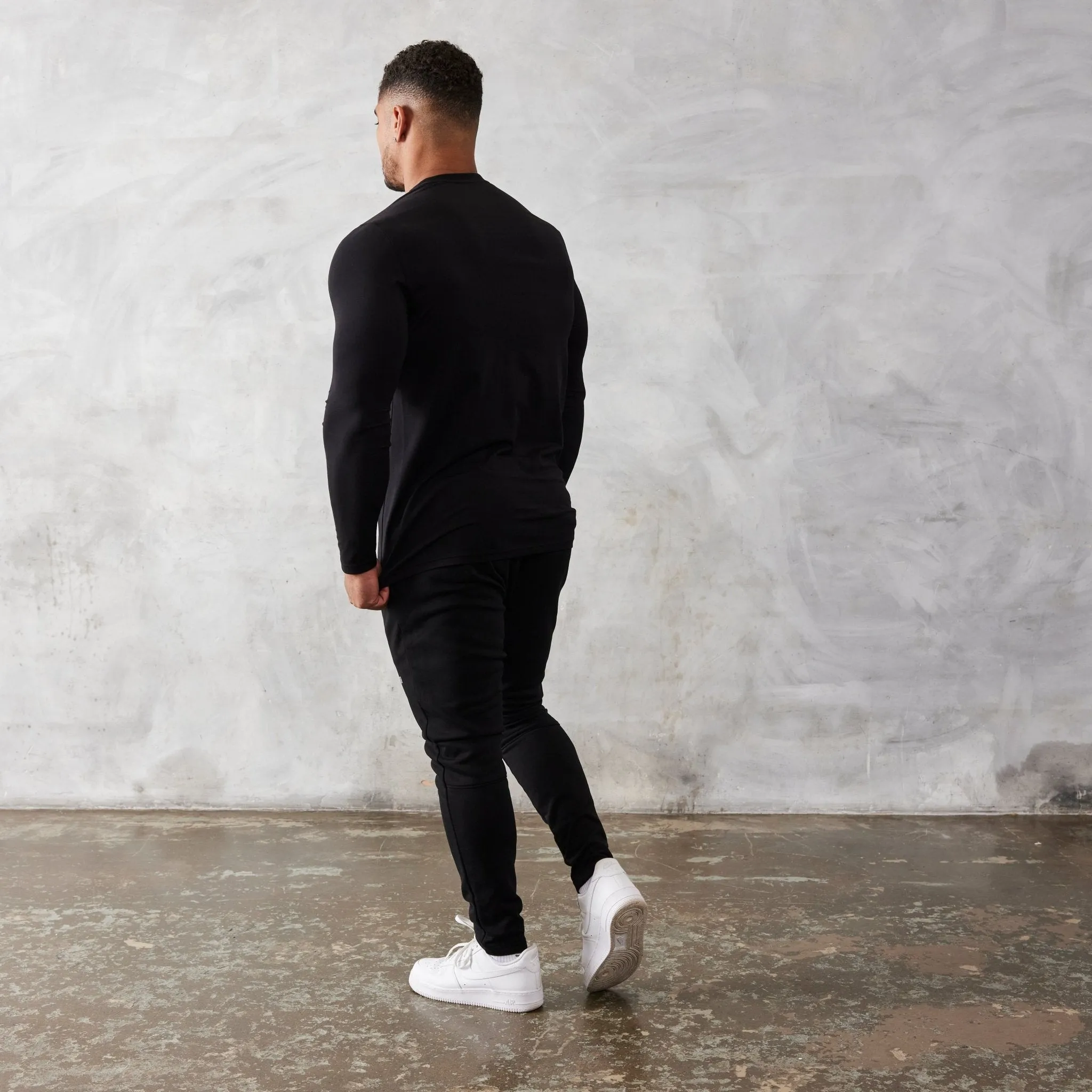 Vanquish Essential Black Slim Fit Long Sleeve T Shirt